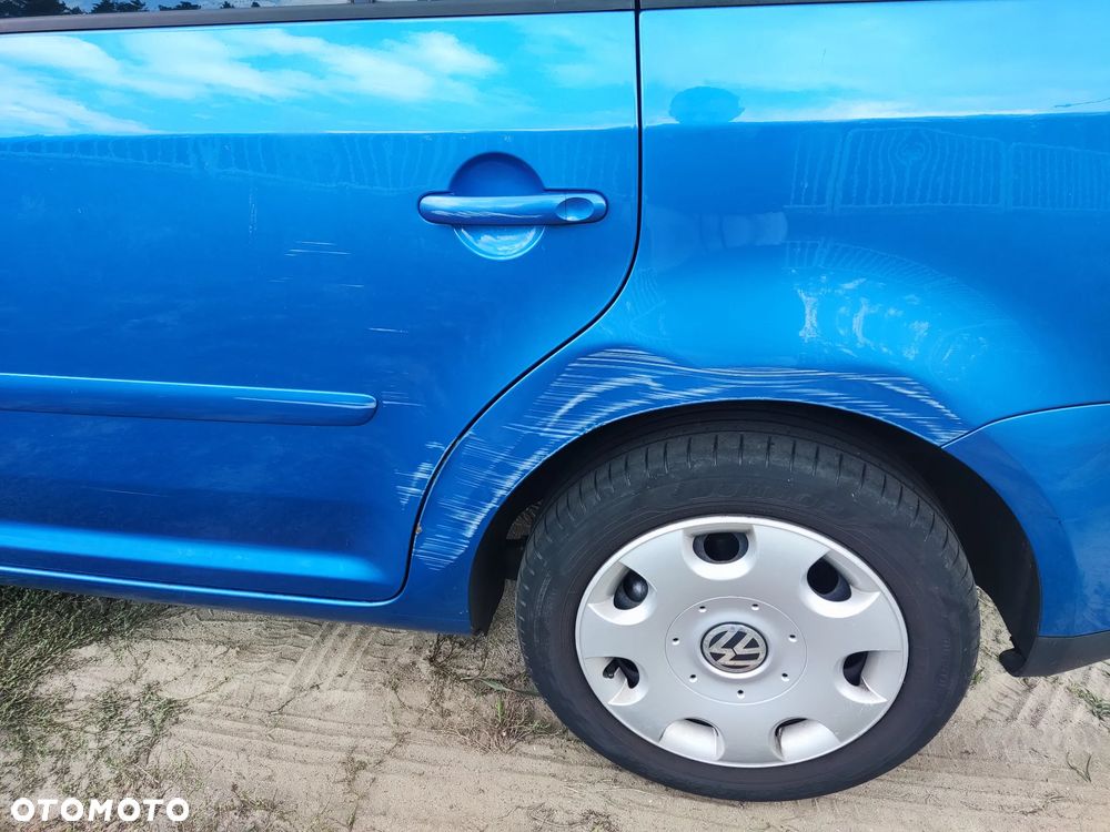 Volkswagen Touran 1.6 FSI Basis - 3