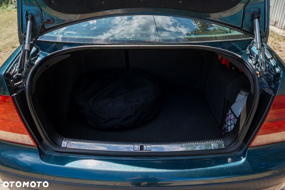 Volkswagen Bora 1.6 Basis - 16