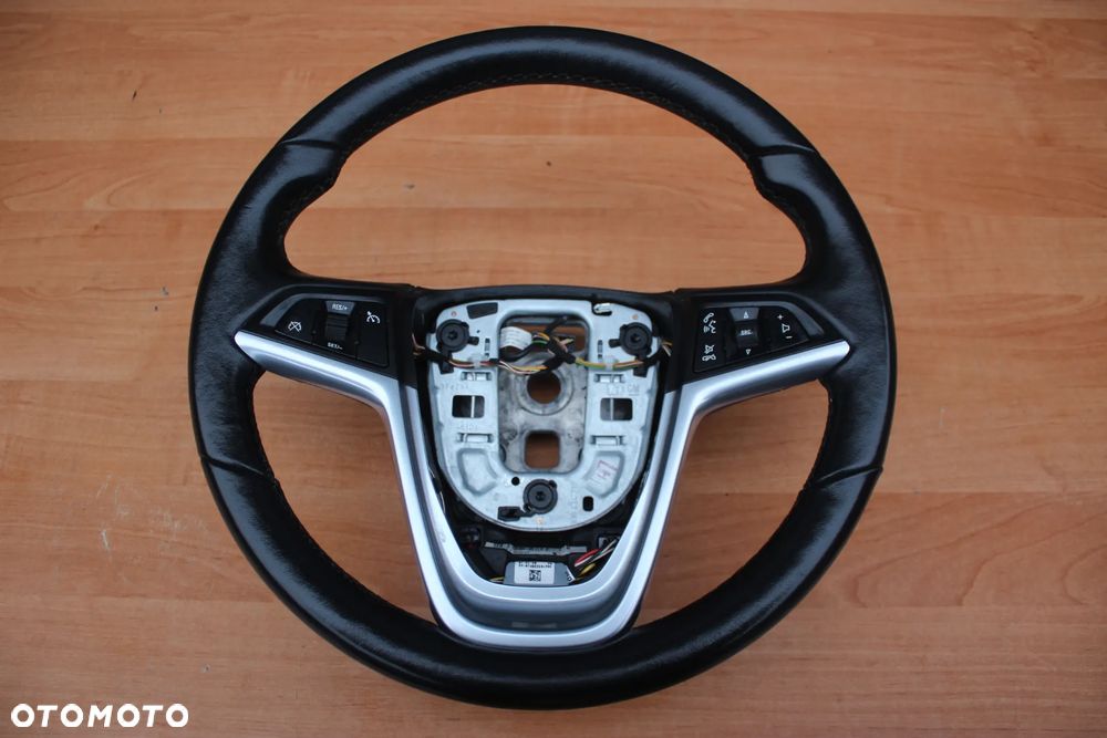 KIEROWNICA SKÓRZANA GRZANA STEROWANIE OPEL ZAFIRA C MOKKA MERIVA B ASTRA J 13351025