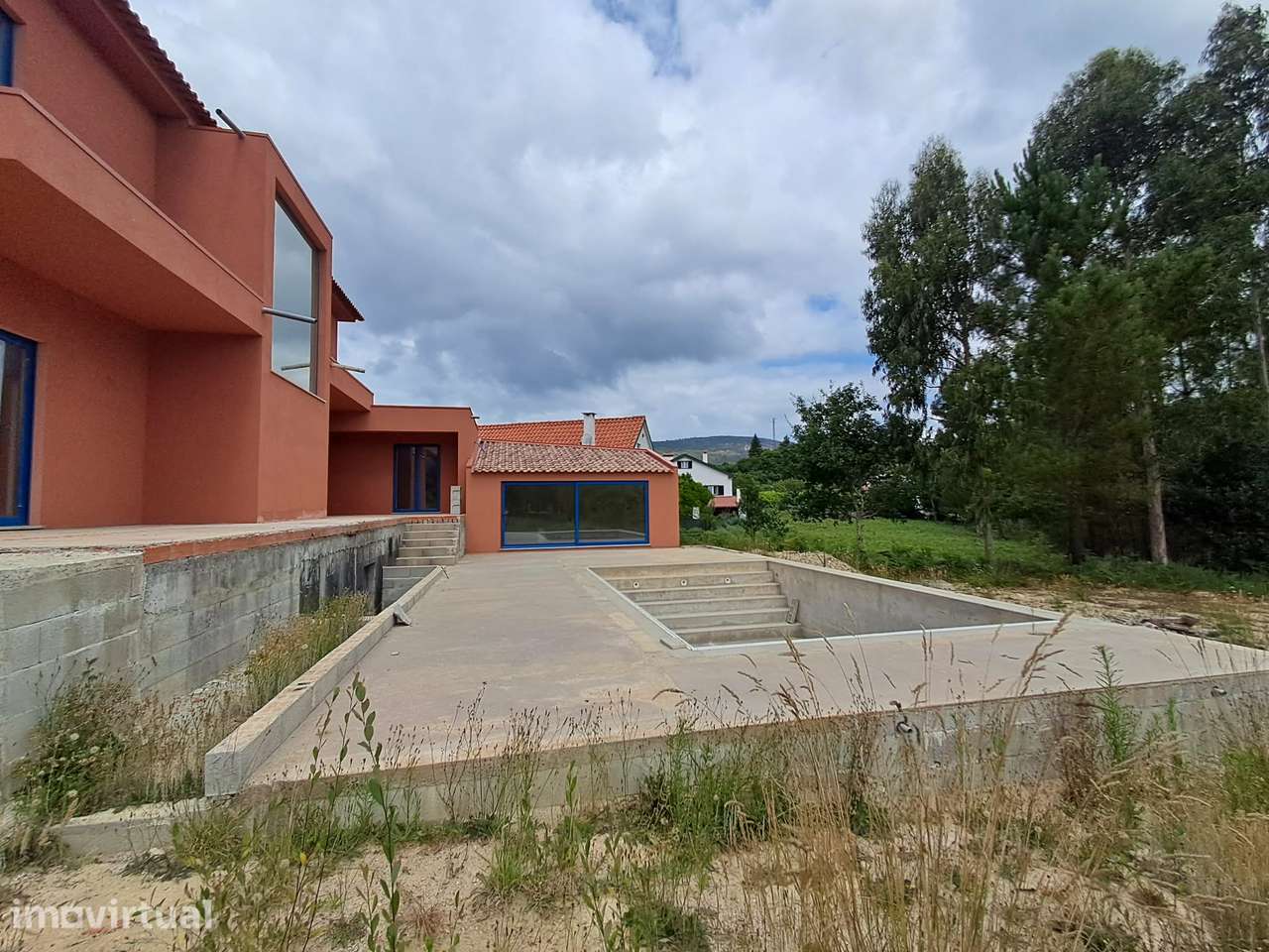 Moradia T4 inserida em 1.320 m² de terreno, a 4 minutos da praia - Grande imagem: 2/50
