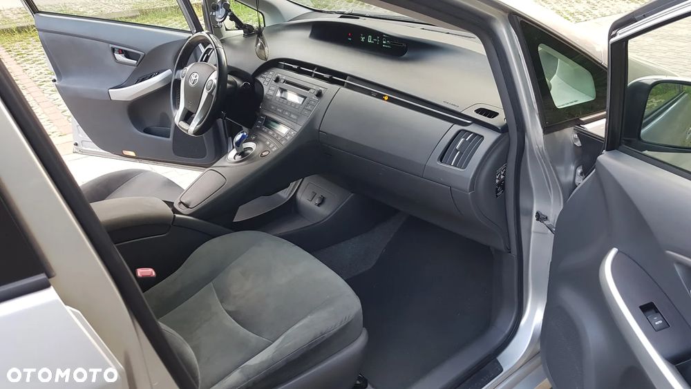 Toyota Prius (Hybrid) Comfort - 11