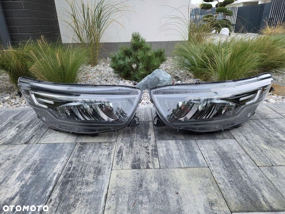 IVECO DAILY LIFT Kompletne Lampy przód Full Led 05802711799 05802711800 - 1