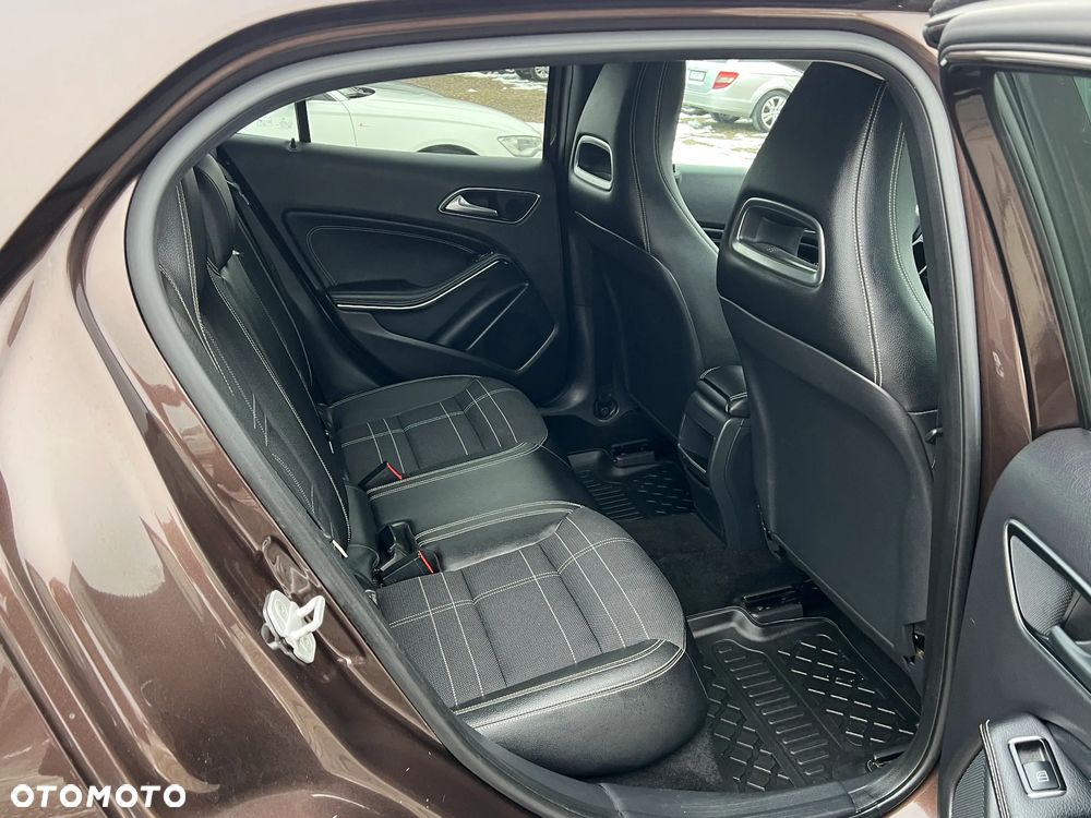 Mercedes-Benz GLA 250 4-Matic AMG Line - 22