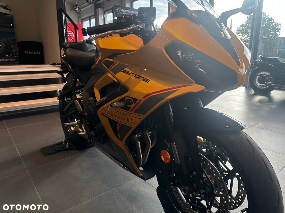 Triumph Daytona - 5