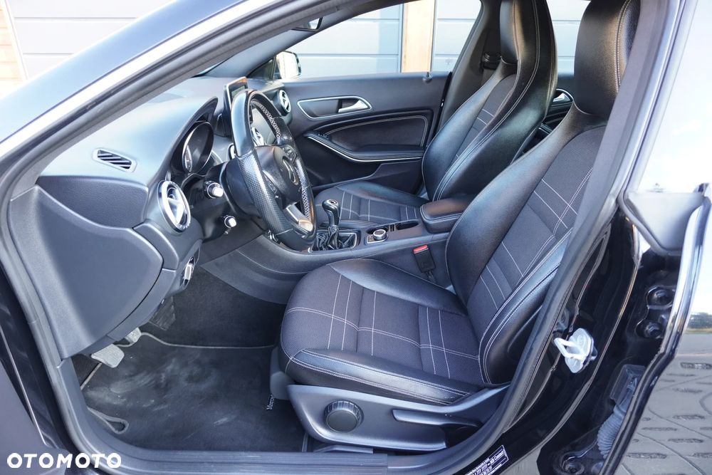 Mercedes-Benz CLA 200 Peak Edition - 17
