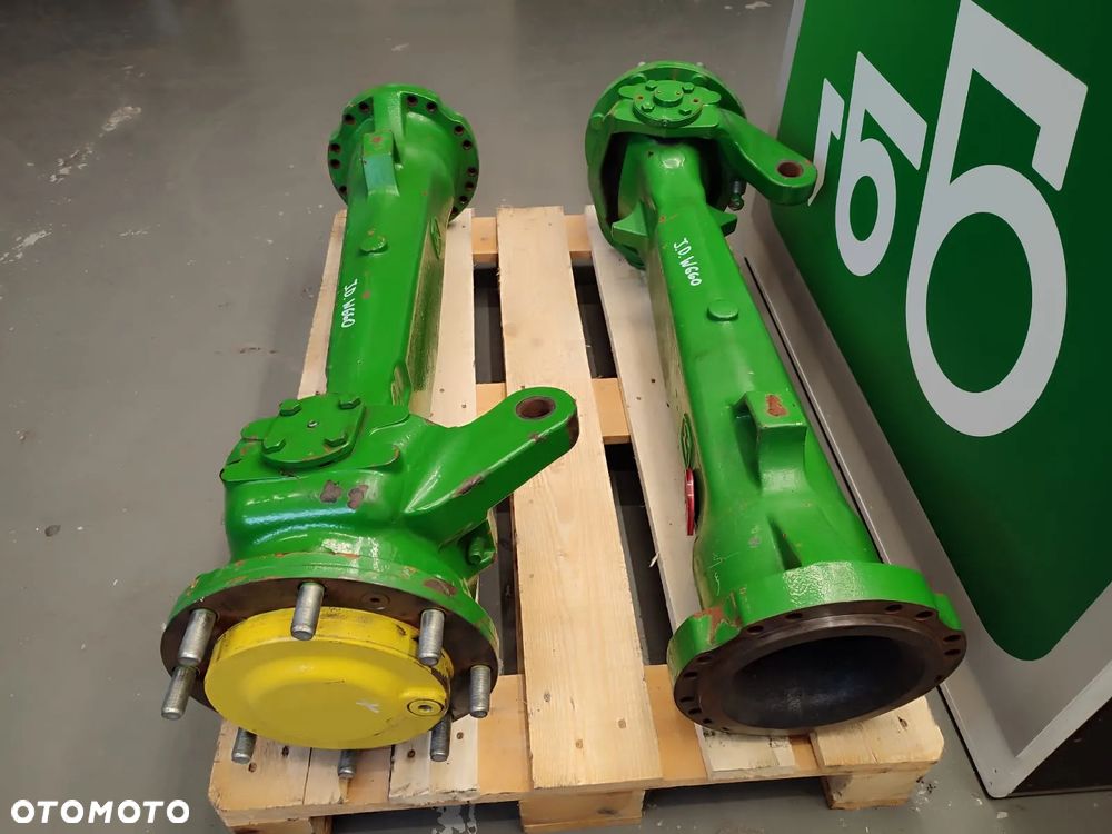 Zwolnica AXE41861 Zwrotnica Piasta 700/509 John Deere W660 - 4