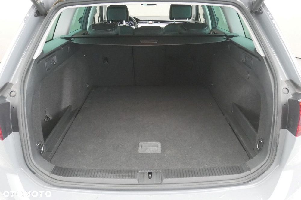 Volkswagen Passat Variant 2.0 TSI Elegance DSG - 16