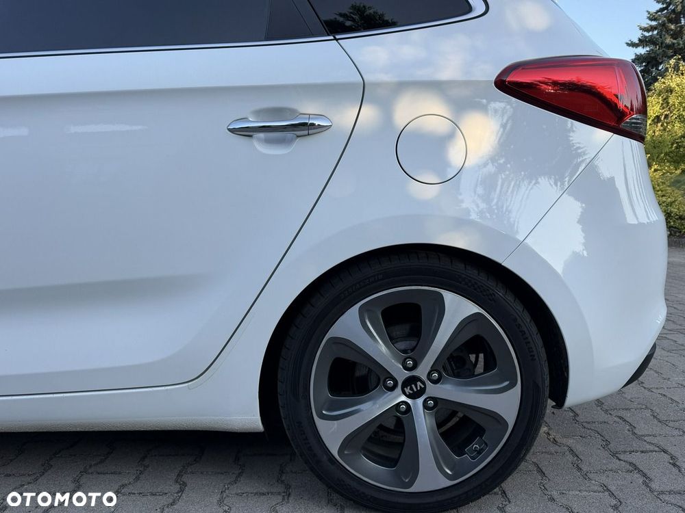 Kia Carens - 35