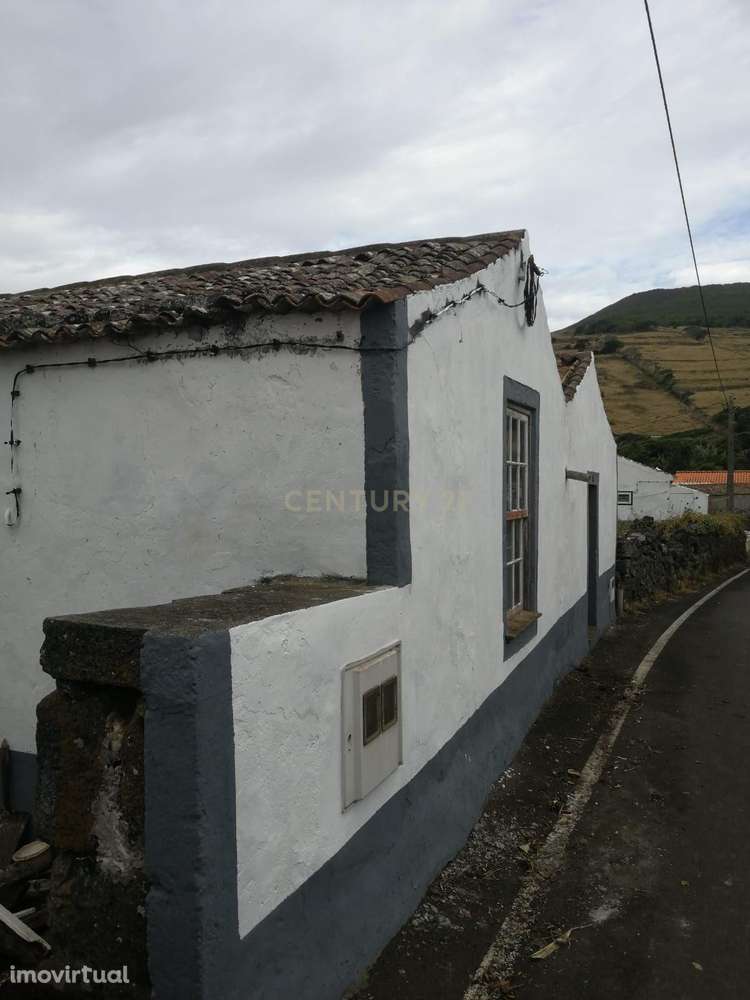 Moradia a reabilitar em zona calma na Ilha da Graciosa - Grande imagem: 2/5