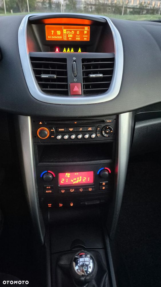 Peugeot 207 1.4 16V U Move - 4