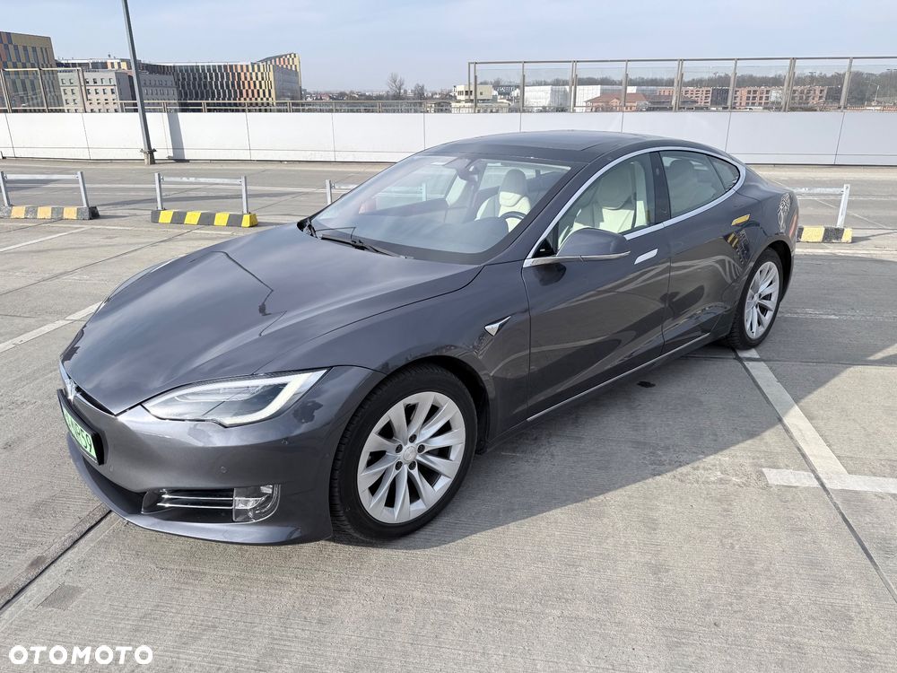Tesla Model S - 10