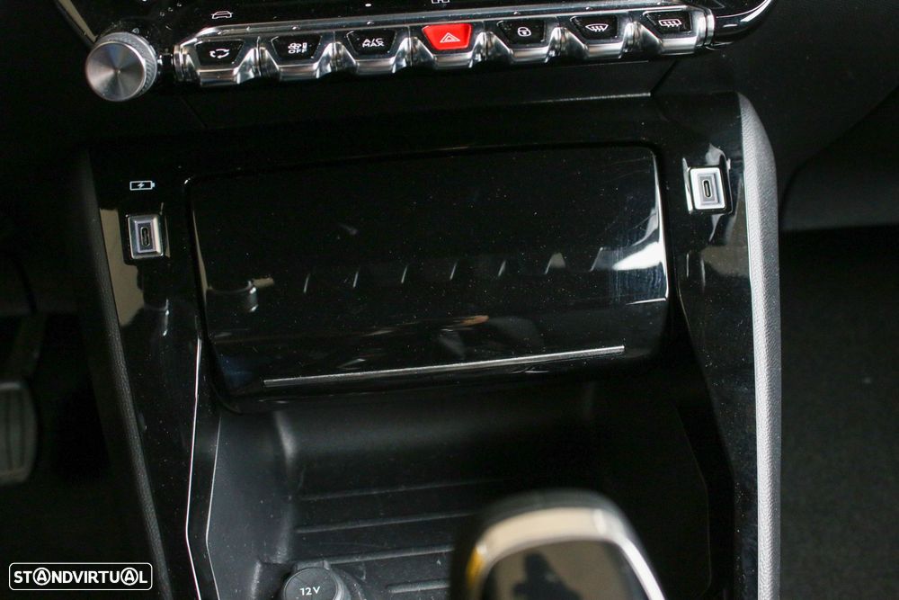 Peugeot 2008 1.2 PureTech Allure - 26