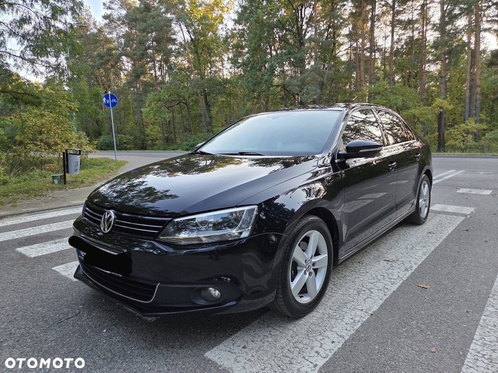 Volkswagen Jetta - 1