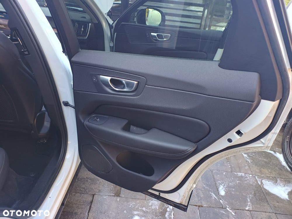 Volvo XC 60 B5 B AWD Plus Dark - 11