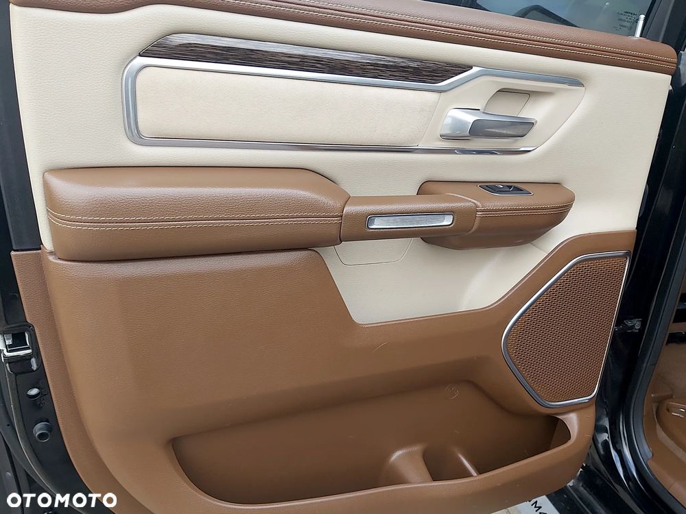 RAM 1500 Crew Cab Shortbed Laramie - 34