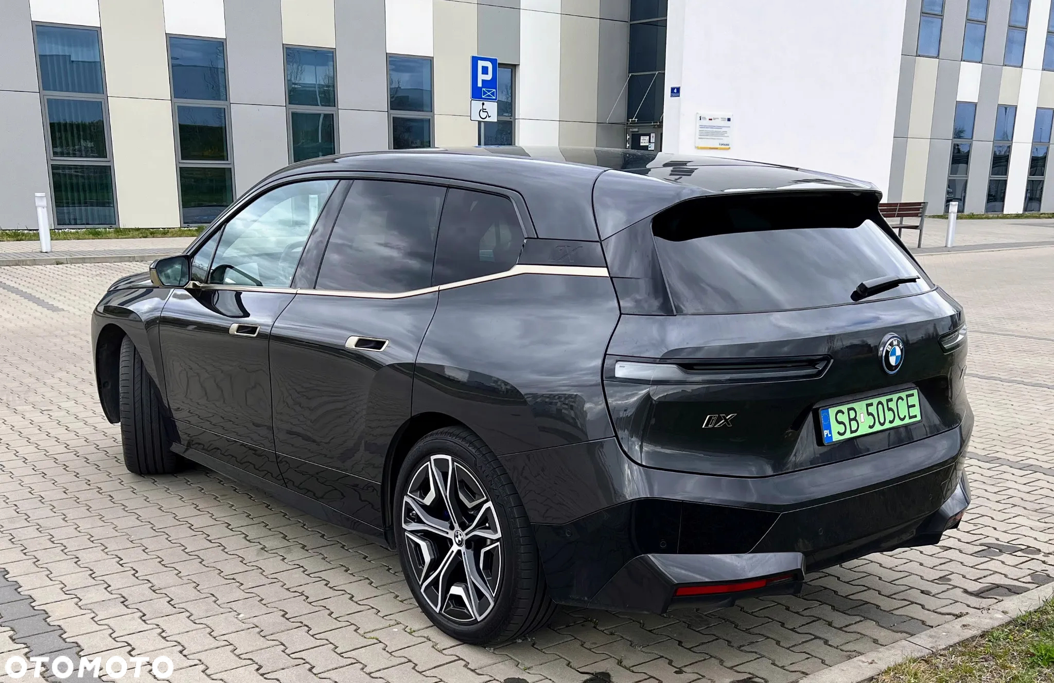 BMW iX - 4
