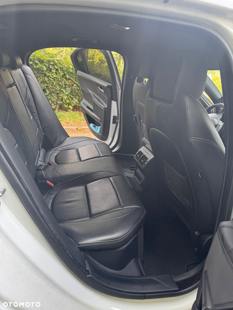 Jaguar XE 2.0 D R-Sport - 6