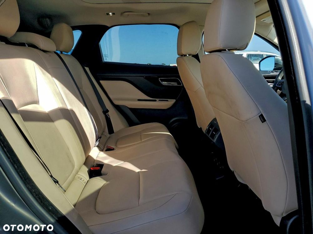 Jaguar F-Pace 25t AWD Prestige - 10