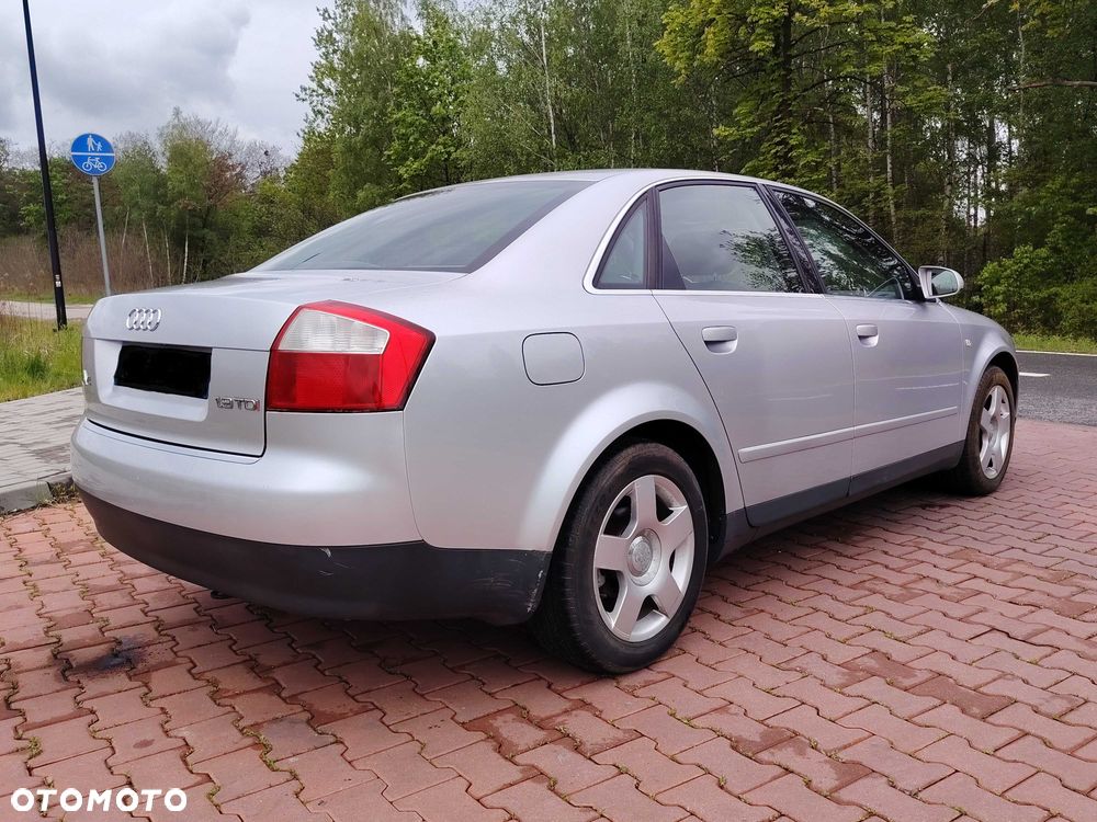 Audi A4 Limousine - 4