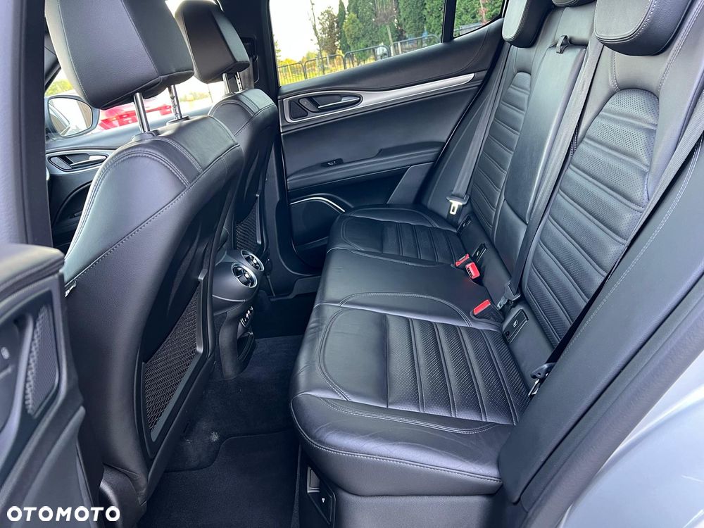 Alfa Romeo Stelvio 2.0 Turbo 16V AT8-Q4 Veloce - 30