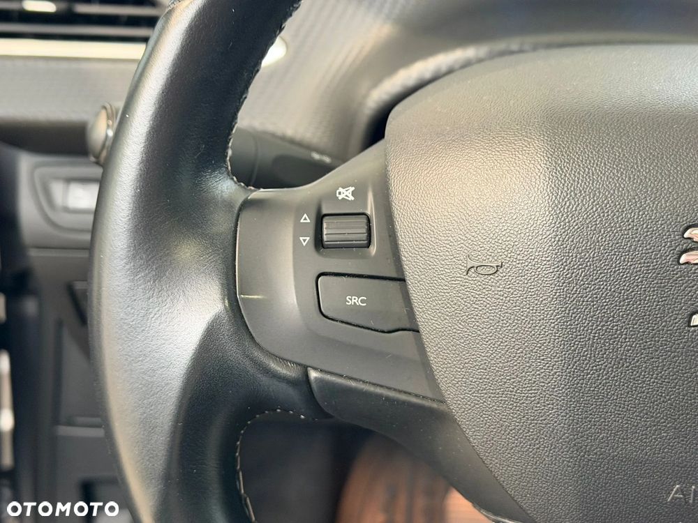 Peugeot 2008 1.2 Pure Tech GPF Allure S&S EAT6 - 15