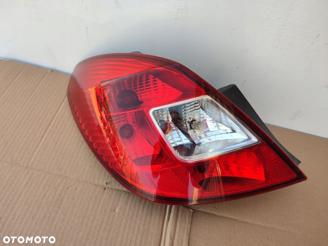 Lampa lewy tył OPEL CORSA D EUROPA 5DRZWI 13269050 - 1