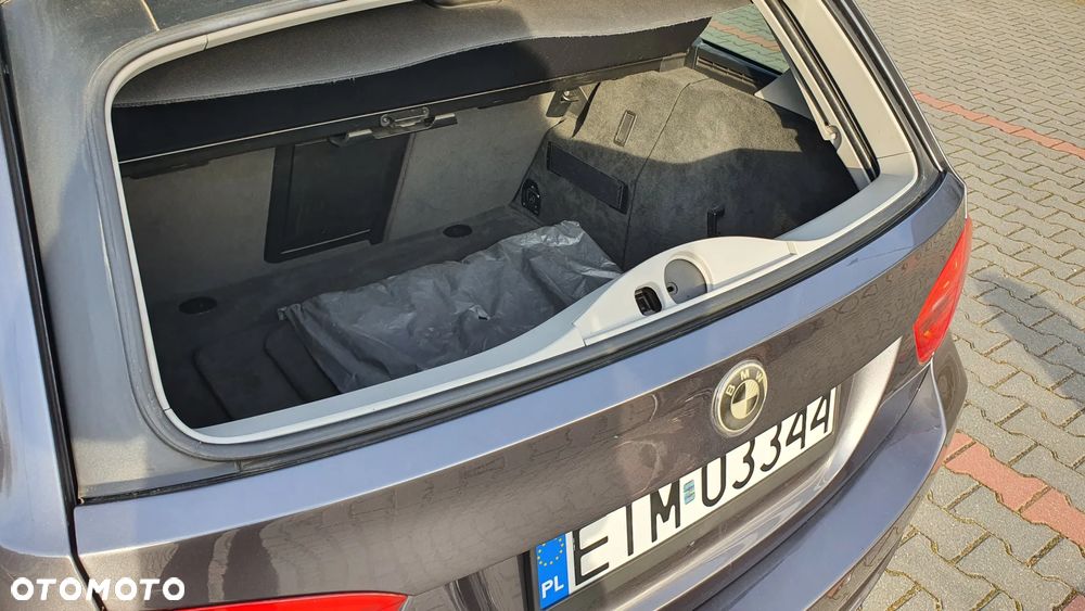 BMW Seria 3 325i - 29