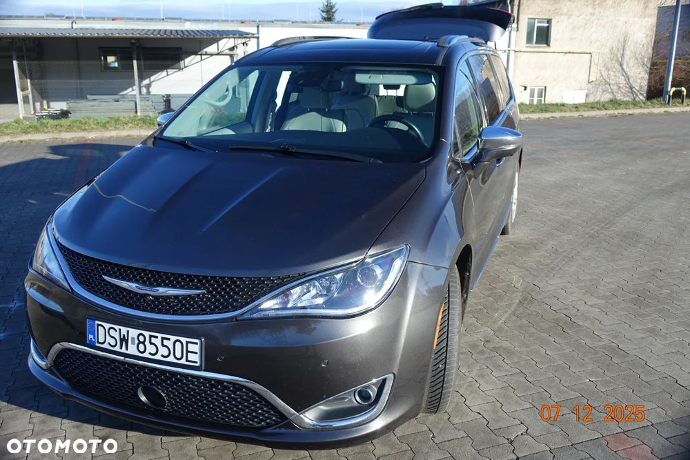 Chrysler Pacifica - 1