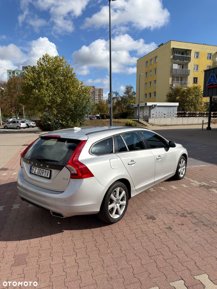 Volvo V60 D4 Drive-E R-Design Momentum - 2