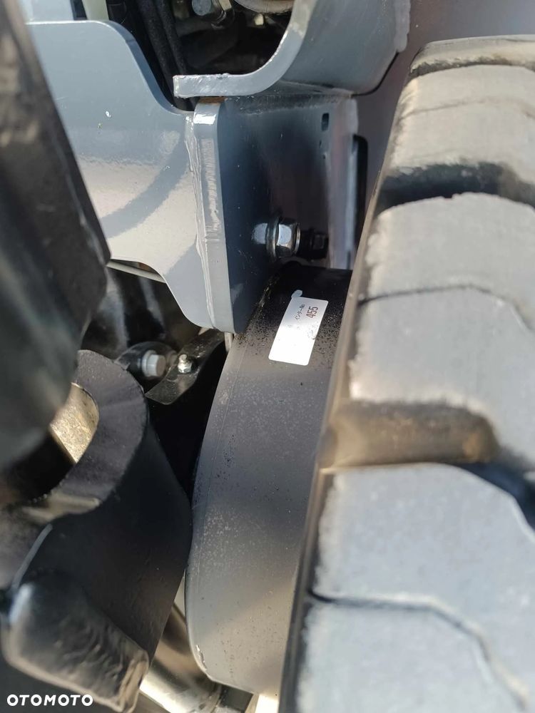 Toyota 8FG25 Kabina 2023 rok benzyna/gaz opony superelastyczne jak NOWY - 14