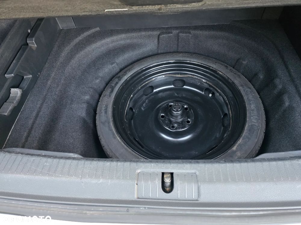 Volkswagen Golf - 25