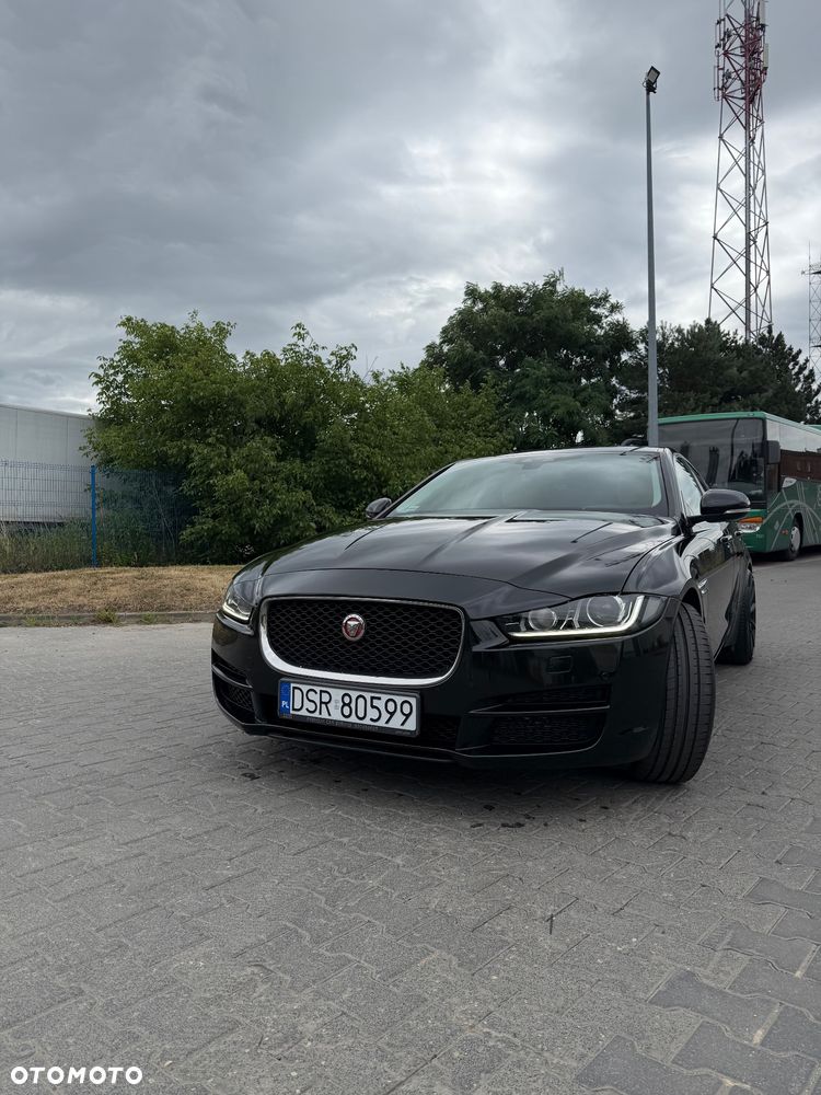 Jaguar XE 2.0 D Prestige - 1