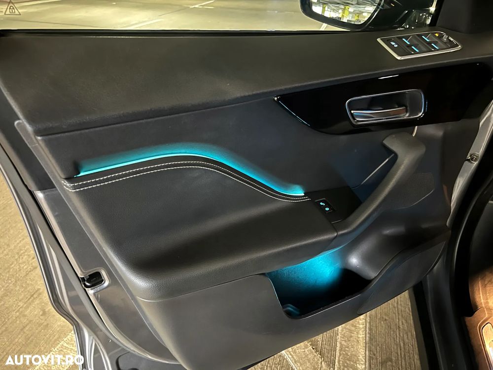 Jaguar F-Pace 25t AWD R-Sport - 16