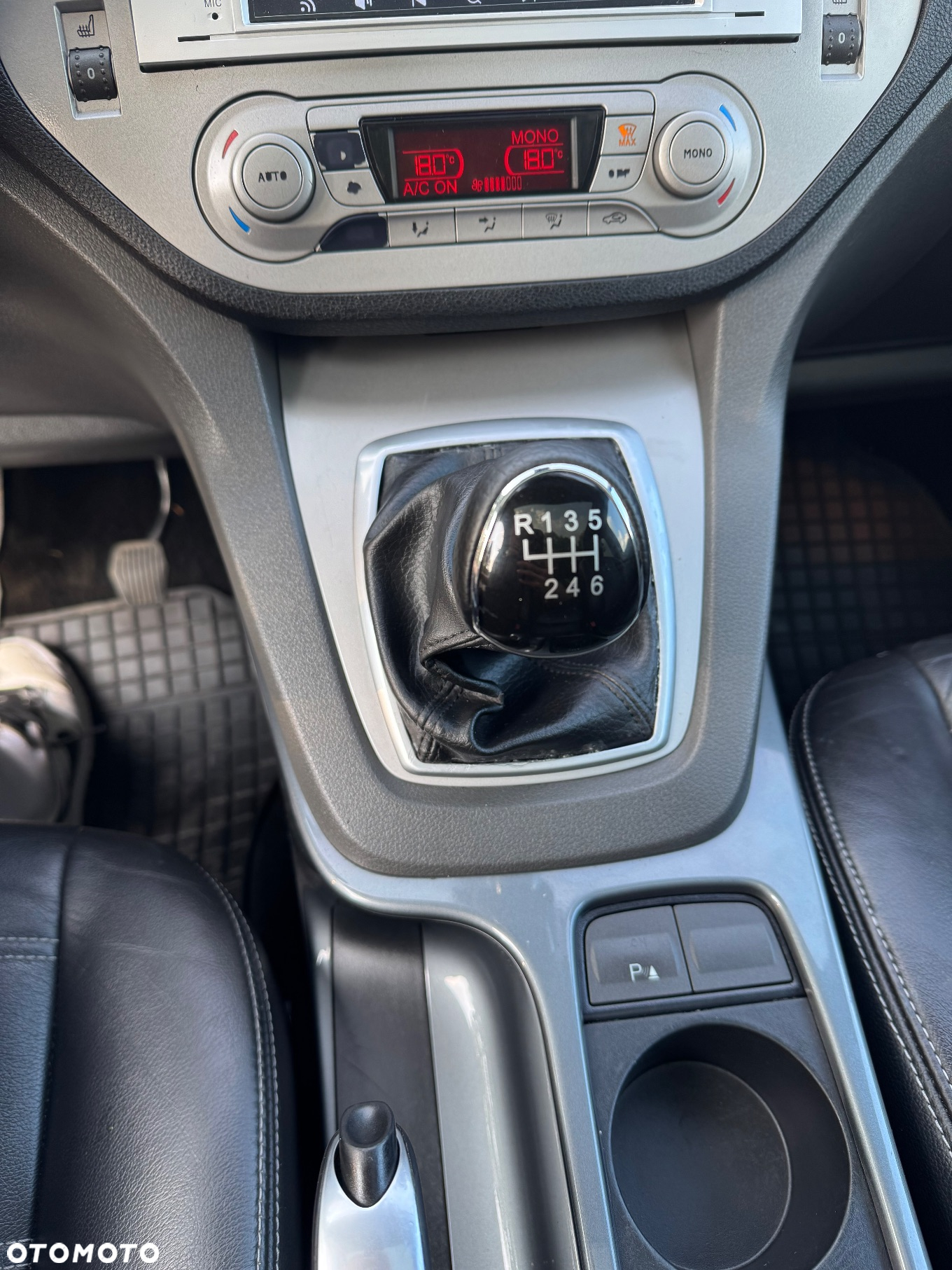 Ford Kuga - 36