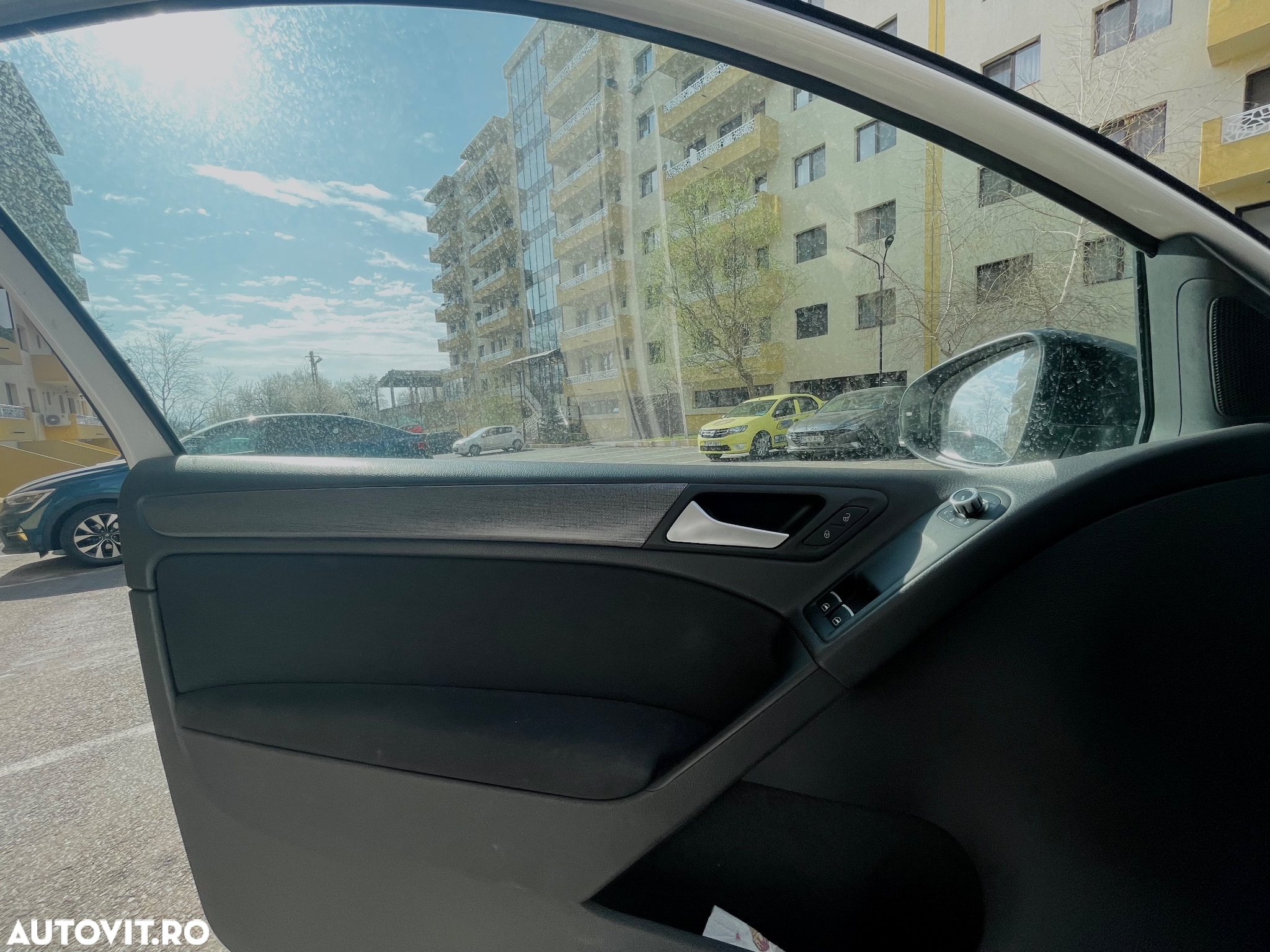 Volkswagen Golf - 28