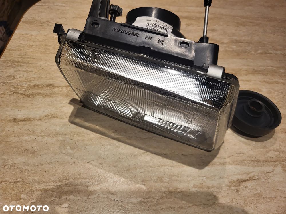 Reflektor Prawy  H4, manualny, bez silnika OPEL CORSA A 09.82-03.93 - 2