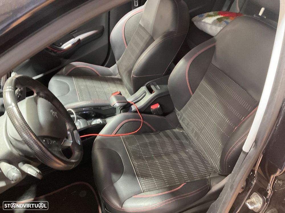 Peugeot 2008 1.2 PureTech GT Line EAT6 - 7