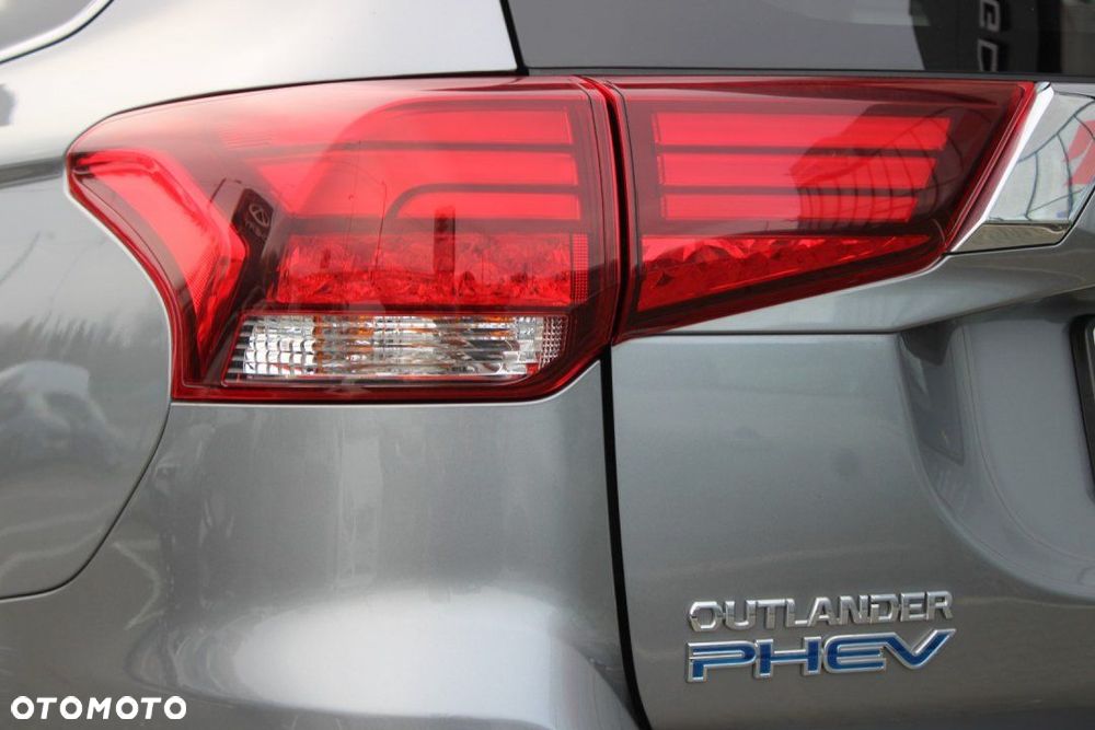 Mitsubishi Outlander - 12