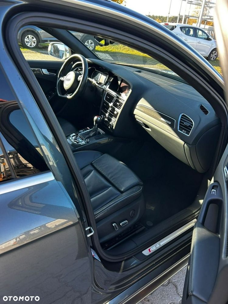 Audi RS4 Avant - 7