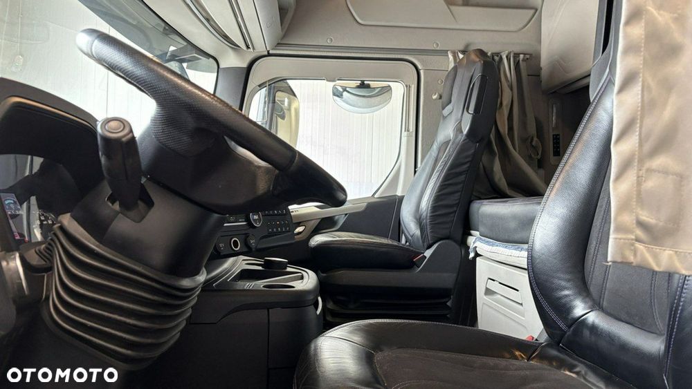 Ford F-MAX - 14
