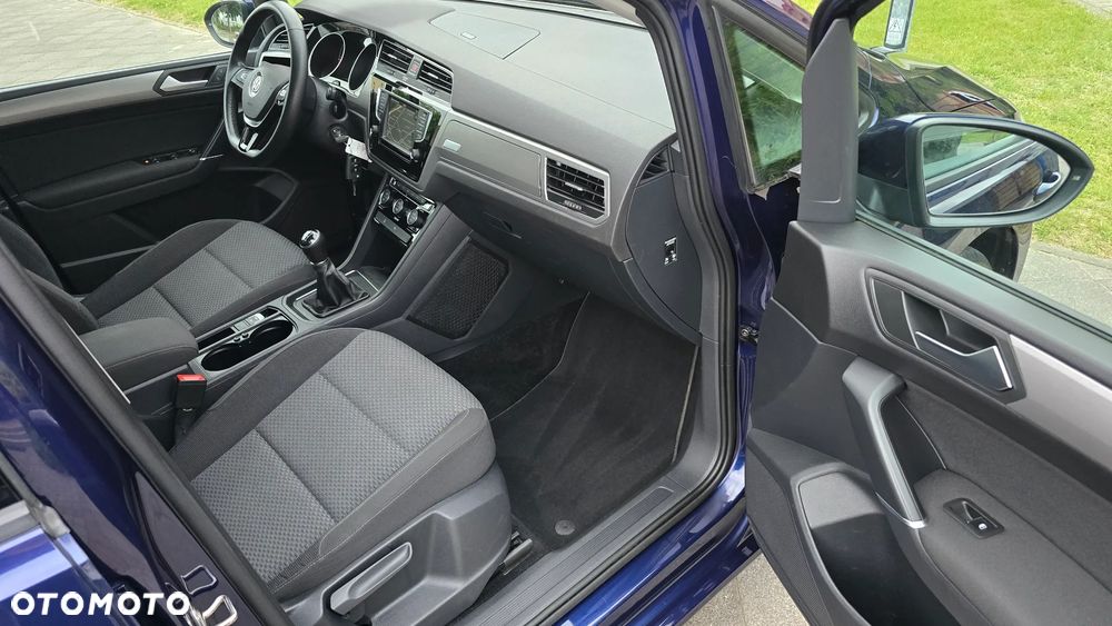Volkswagen Touran - 25