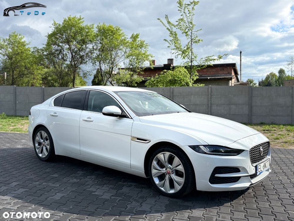 Jaguar XE 2.0 D R-Sport - 8