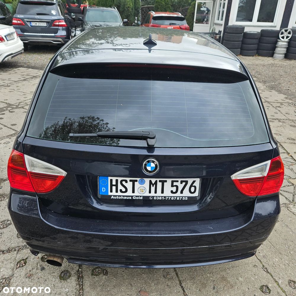 BMW Seria 3 318i Touring - 11