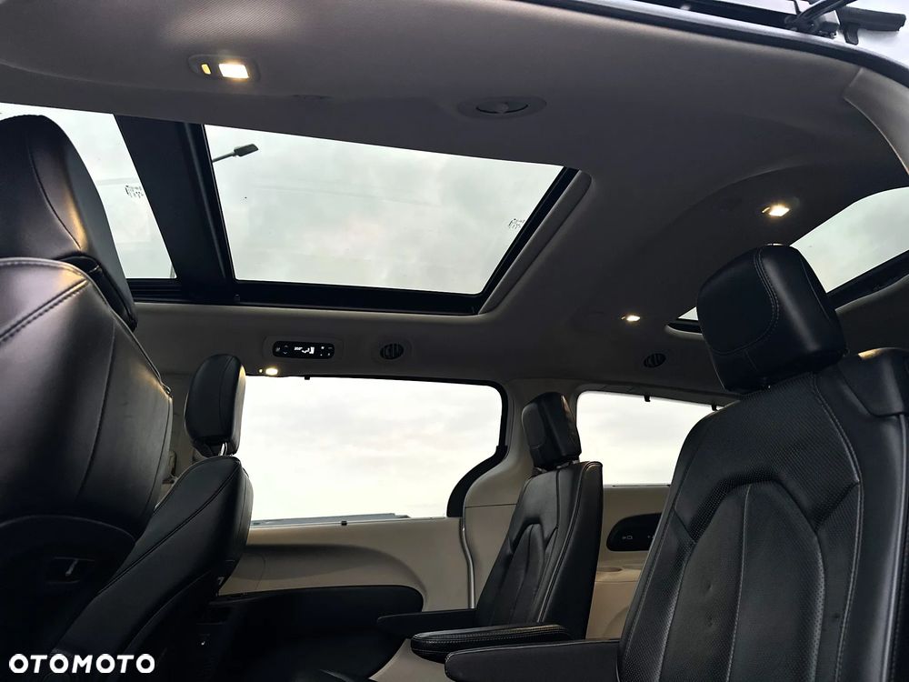 Chrysler Pacifica - 20