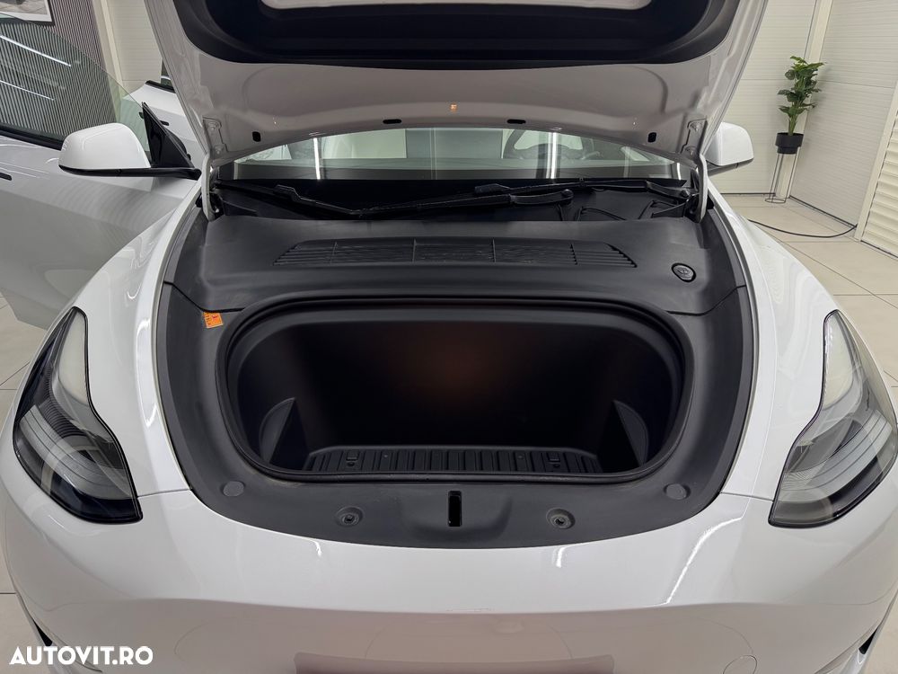 Tesla Model Y Long Range Dual Motor AWD - 30