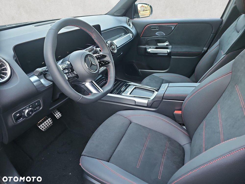 Mercedes-Benz GLB - 11