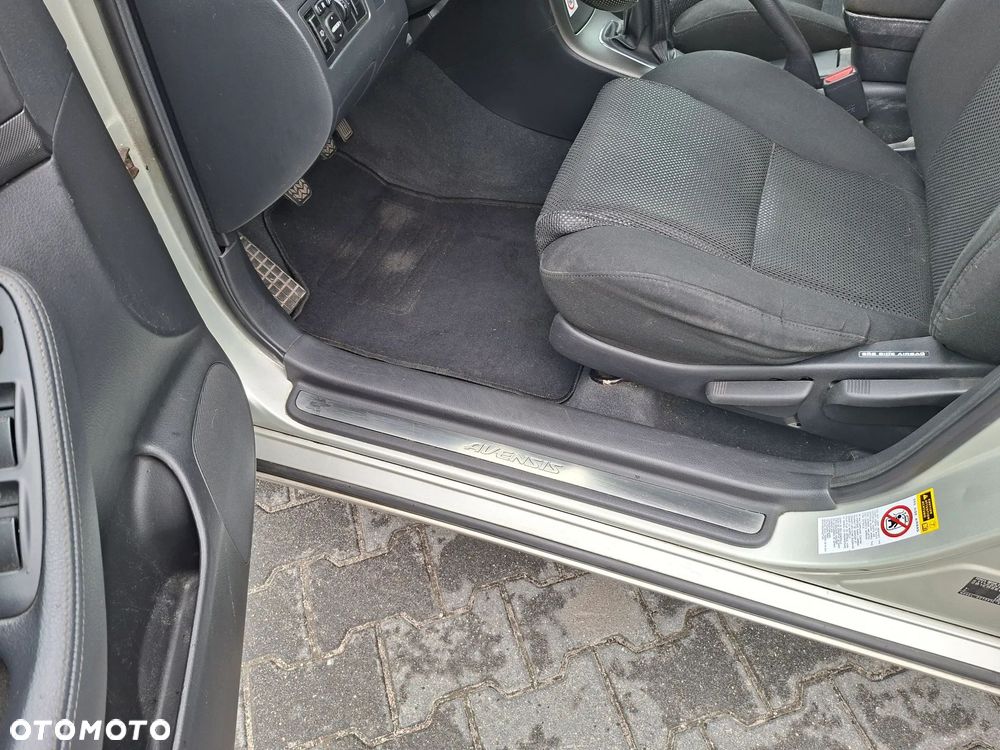 Toyota Avensis 1.8 VVT-i Combi - 6