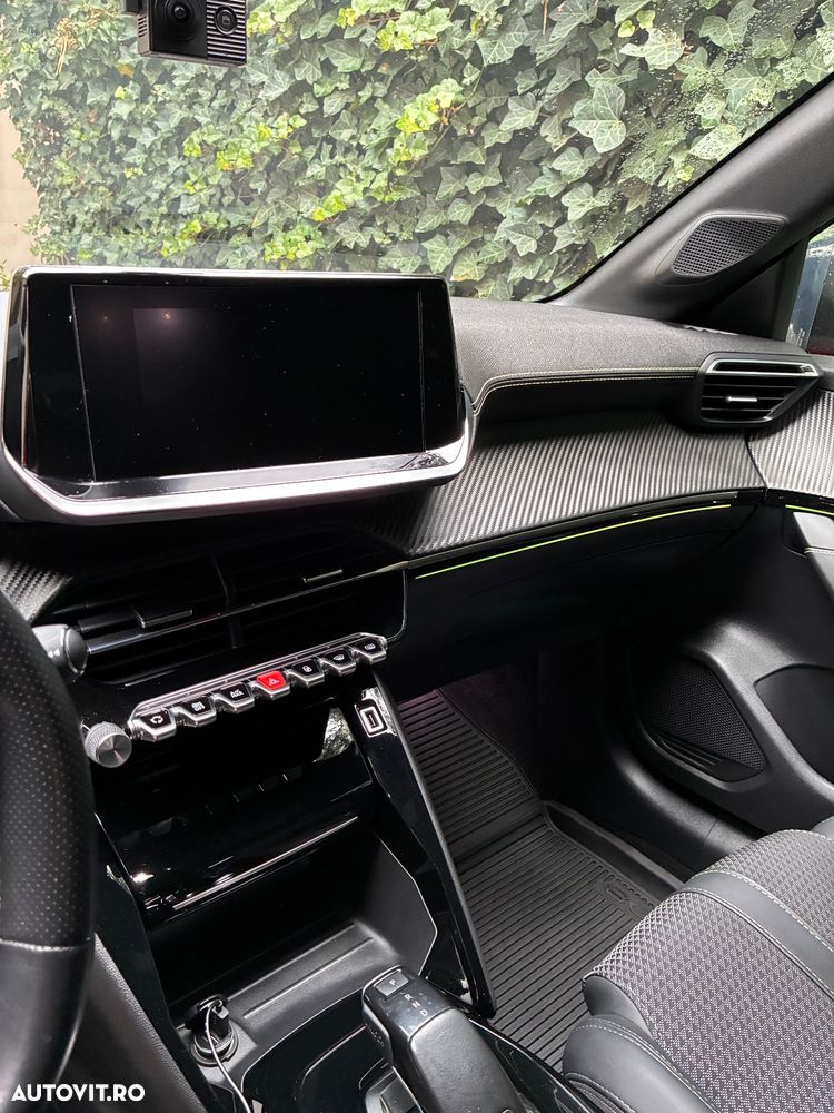 Peugeot 208 1.2 L PureTech STT EAT8 GT Line - 8