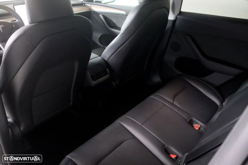 Tesla Model Y Long Range Dual Motor AWD - 14