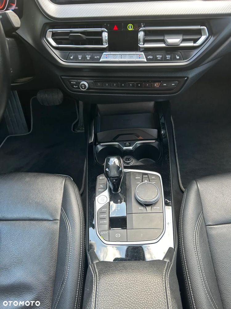 BMW Seria 2 218i - 13